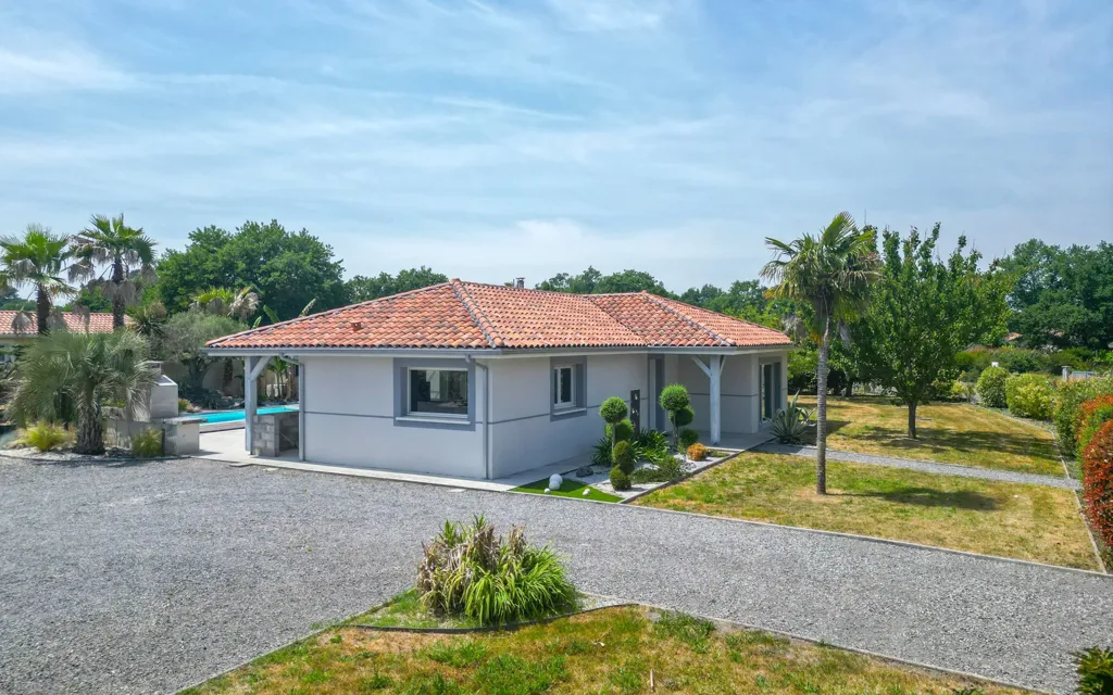 Esterno - Modern House with Pool in Liposthey