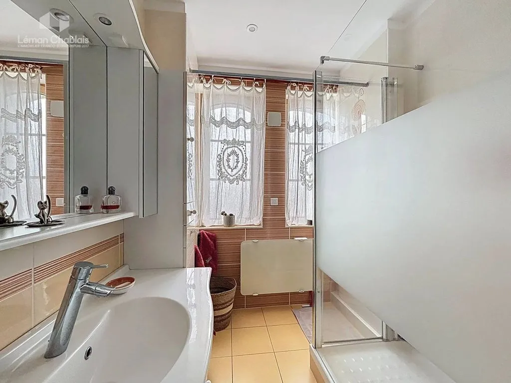Vannitoad - Belle Époque Apartment with Lake View in Thonon-les-Bains