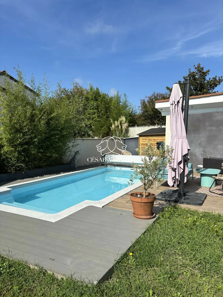 Bassein - Renovated 4-Bed House with Pool in Tassin-la-Demi-Lune