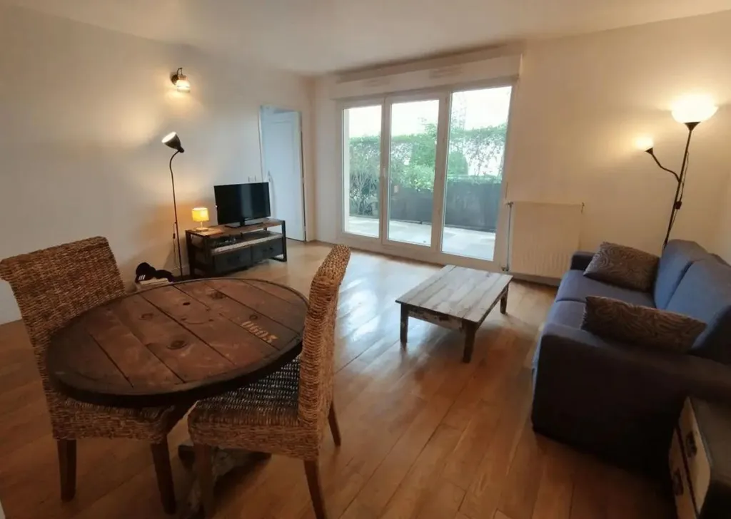Séjour - Appartement 2 Pièces avec Terrasse à Châtenay-Malabry