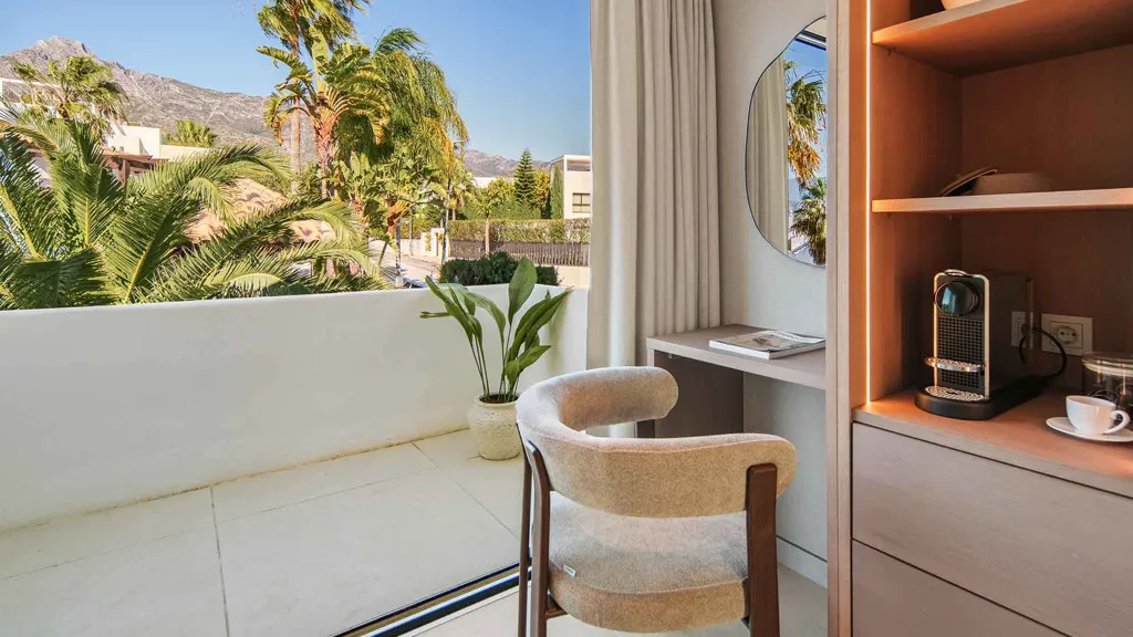 Balcon - Corner Semi-Detached Villa with Pool in Marbella