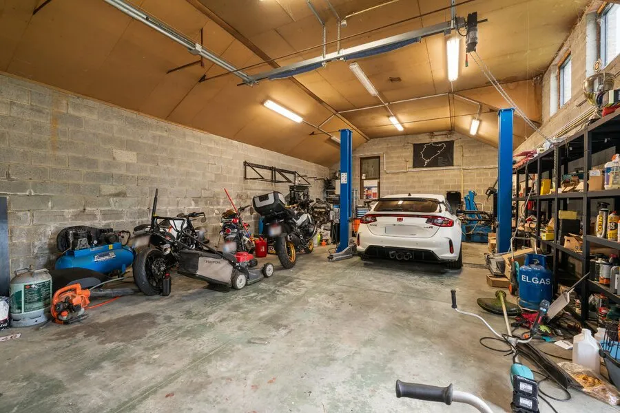 Garage - Renovated House with Workshop and Garden