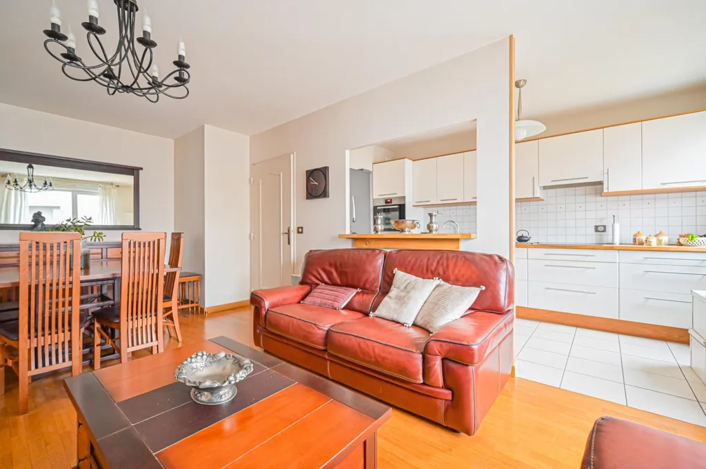 Wohnzimmer - Apartment with Balcony in Alfortville