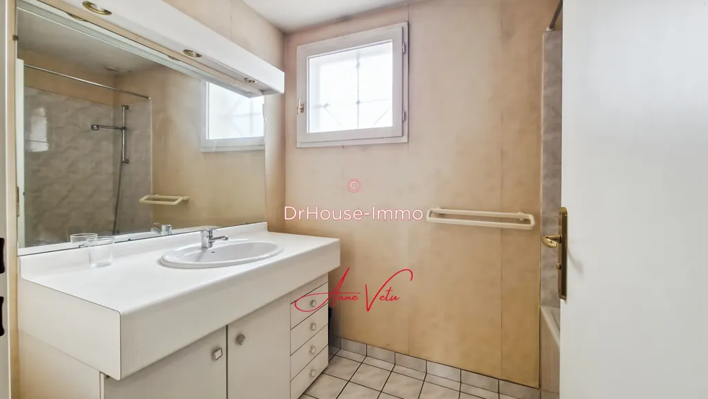 Bathrooms - House with Garden in Chêne Feuillu, Achères