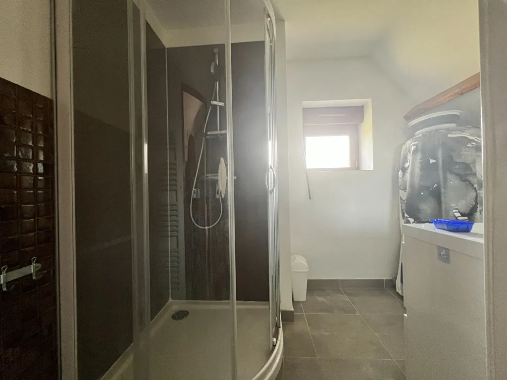 Salles de bain - Maison 3 pièces à FR