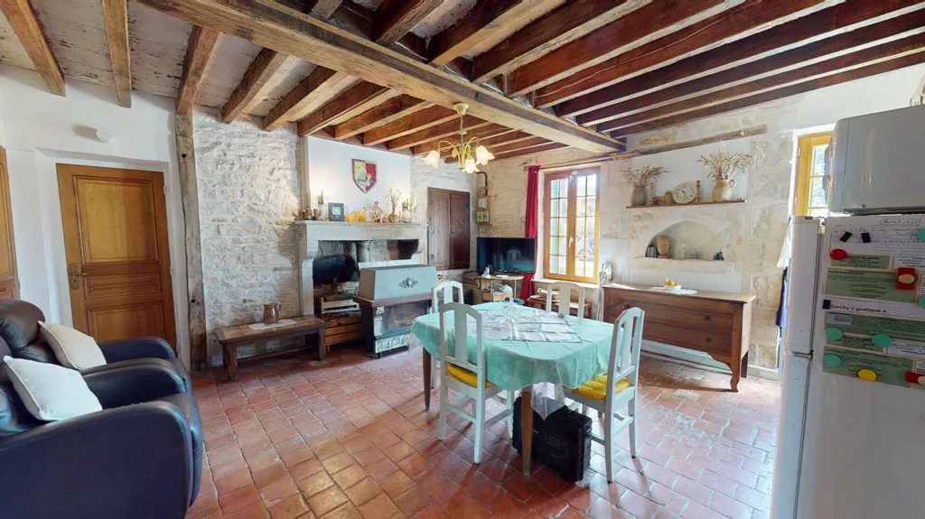 Salle à manger - Maison des Années 1900 avec Jardin à Garchy