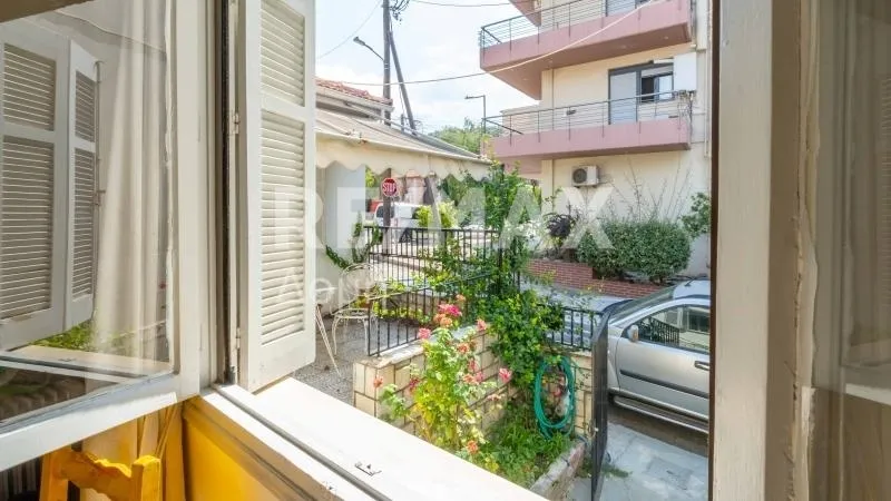 Balcon - Corner House with Large Garden in Nea Dimitriada