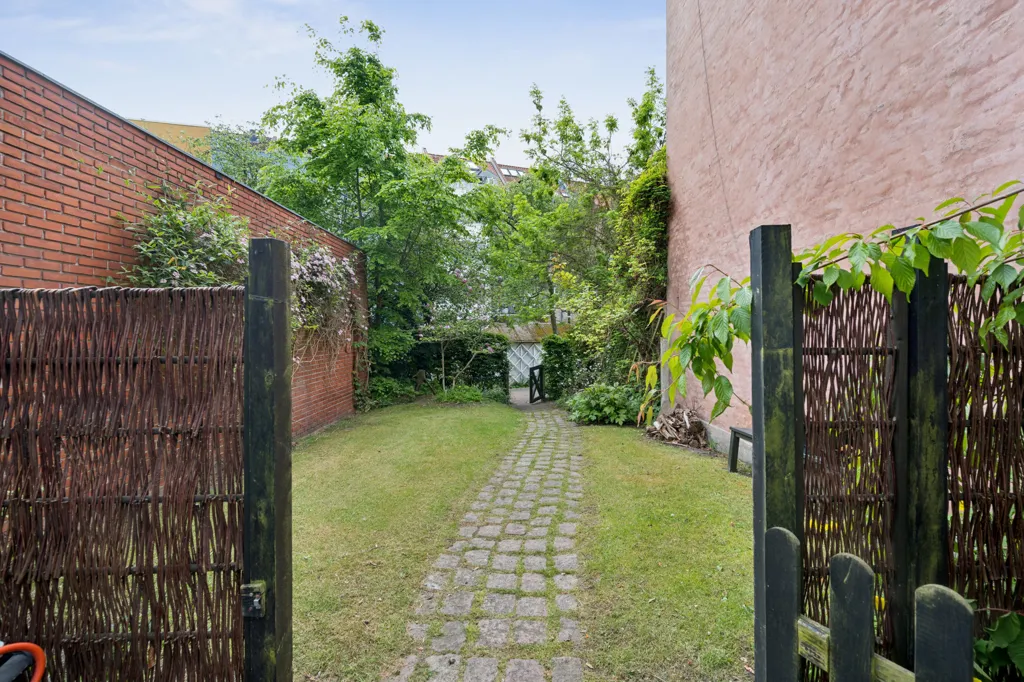 Jardin - Historic Terrace House with Garden in Aarhus C