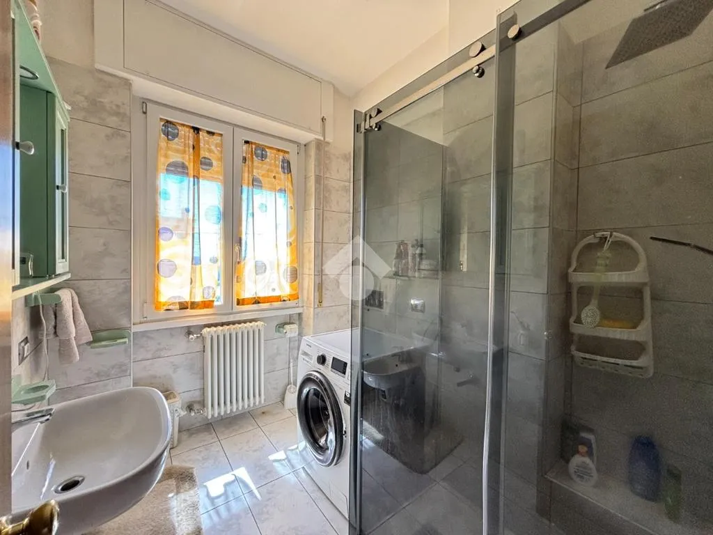 Salles de bain - Independent House with Commercial Activity in Casnate Con Bernate