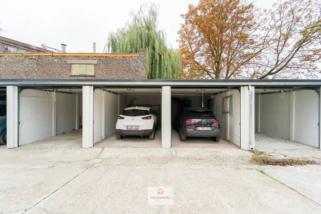Garaaž - Garage Box in Edward Pynaertkaai, Gent