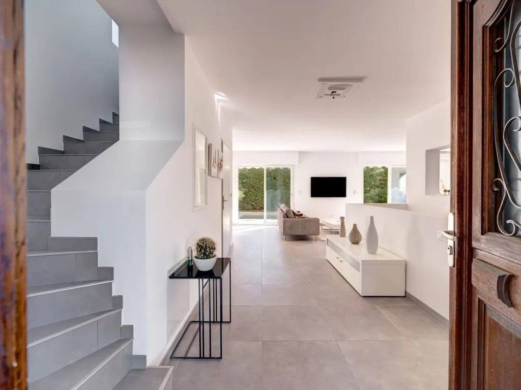 Entrée - Villa Luxueuse avec Piscine à Antibes