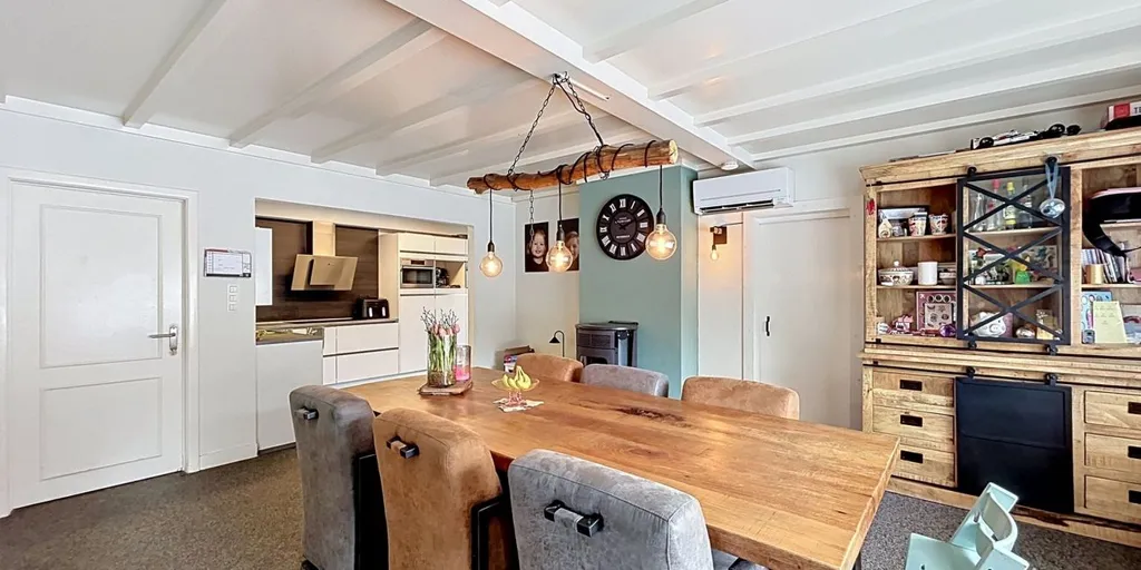 Salle à manger - Maison Familiale avec Piscine Chauffée à Hamont