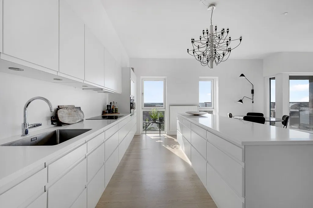 Cuisine - 3-Bed Apartment with Balcony in Taffeltårnet