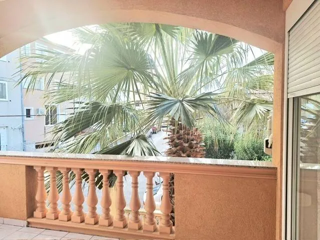 Rõdu - Spacious 4-Bedroom Apartment with Terrace in Pula
