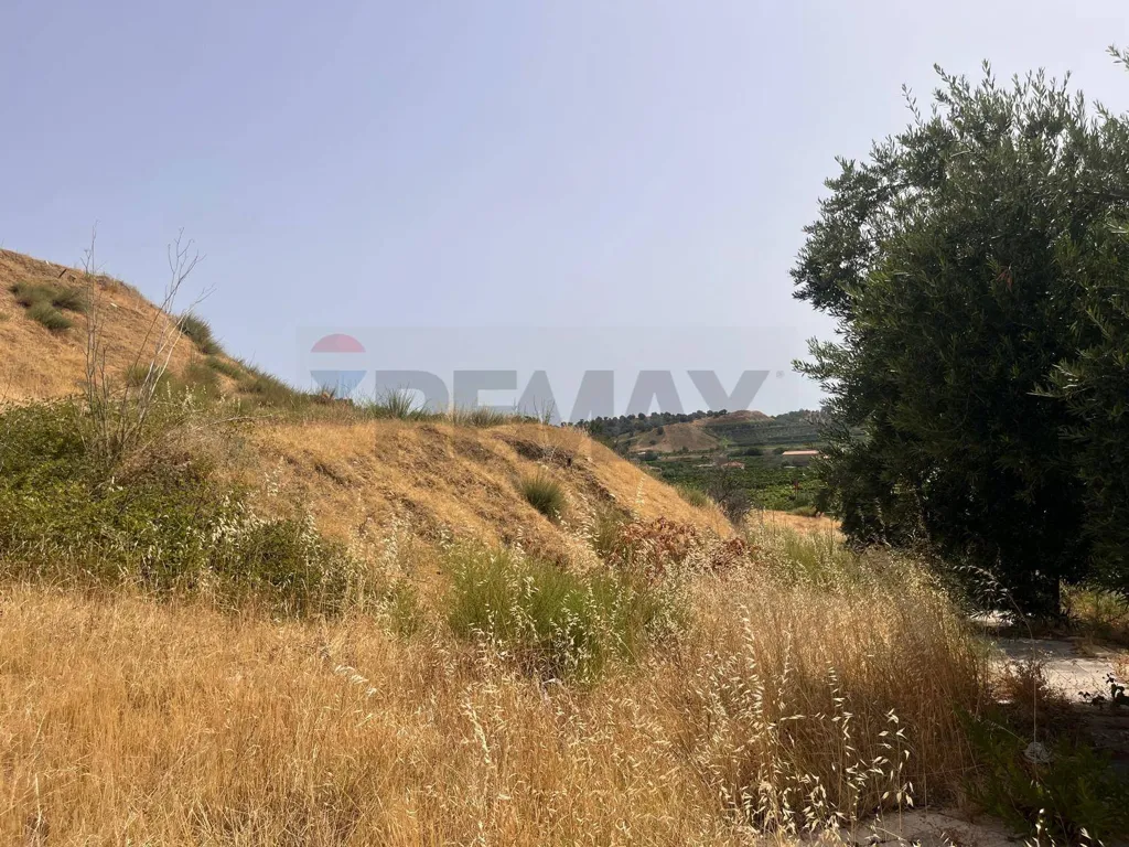 Jardin - Buildable Land with Panoramic View in Corigliano-Rossano