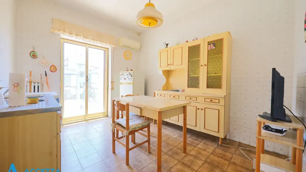 Cuisine - Two-Bedroom Apartment with Balcony in Taranto