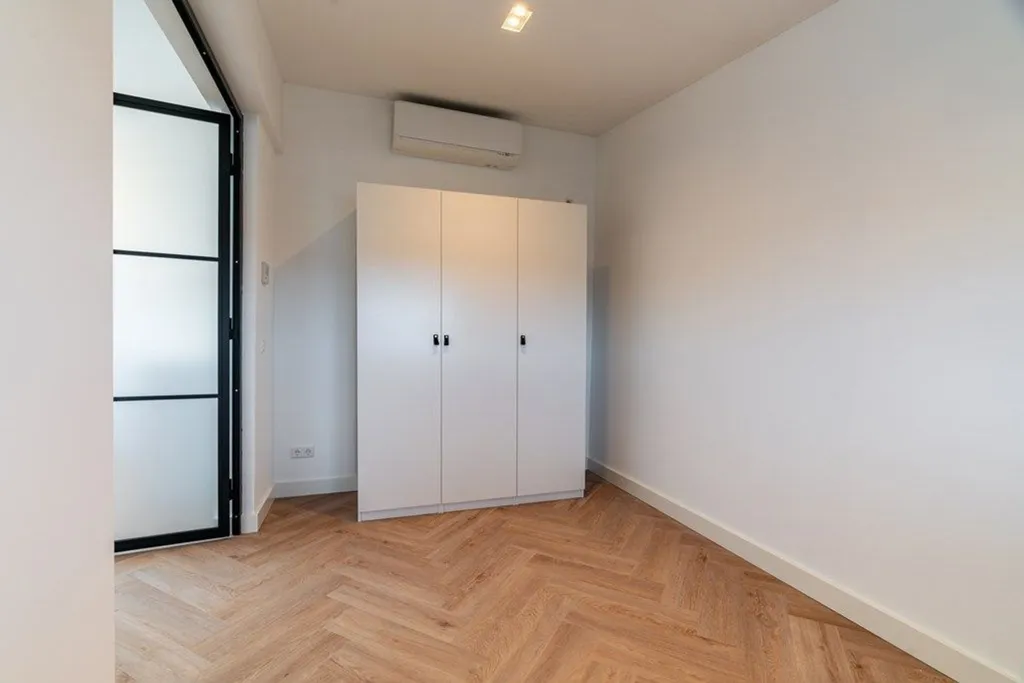 Pièces - One-Bedroom Apartment with Parking in The Hague