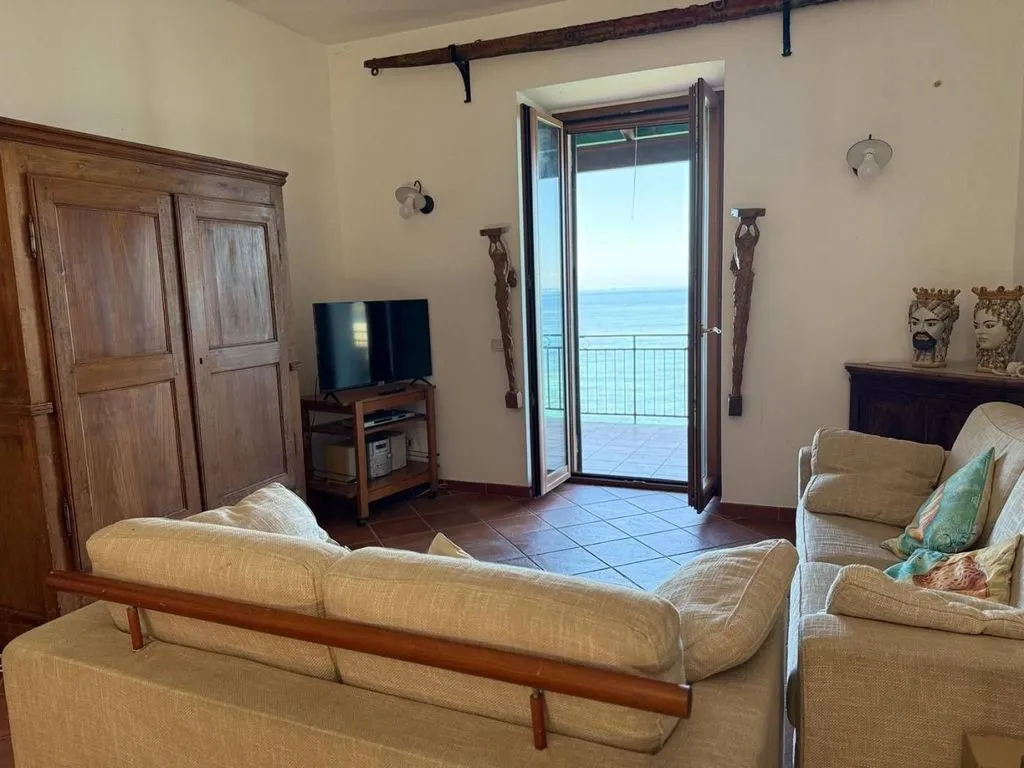 Elutuba - Terraced House with Sea Access in Scilla