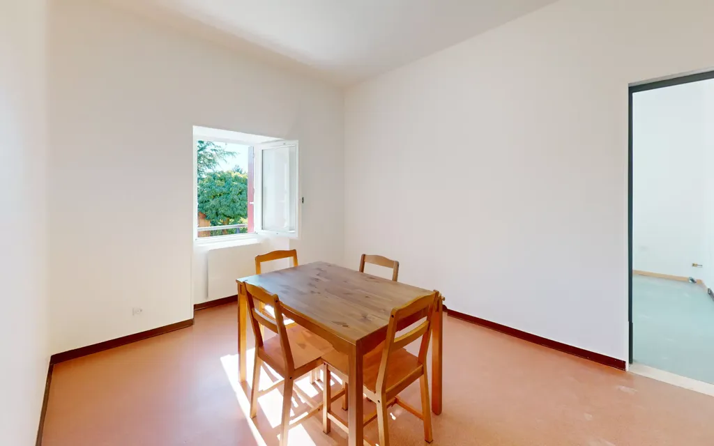 Söögituba - Functional Flat with Parking in Salmiech