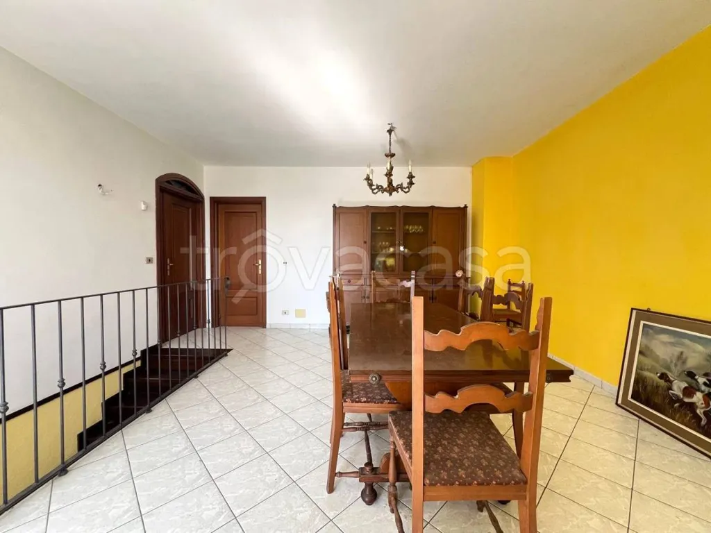 Sala da pranzo - Rustic Villa with Private Garden in Montà