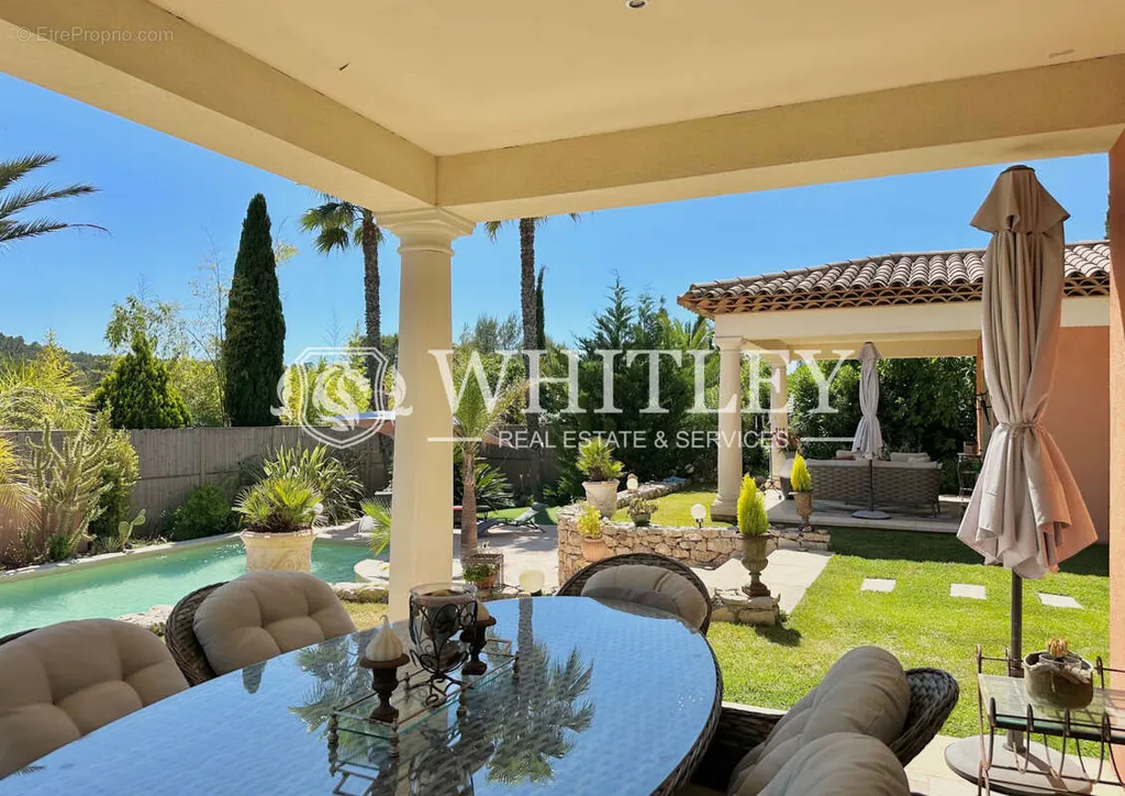 Terrace - Luxury Villa with Pool in Saint-Raphaël