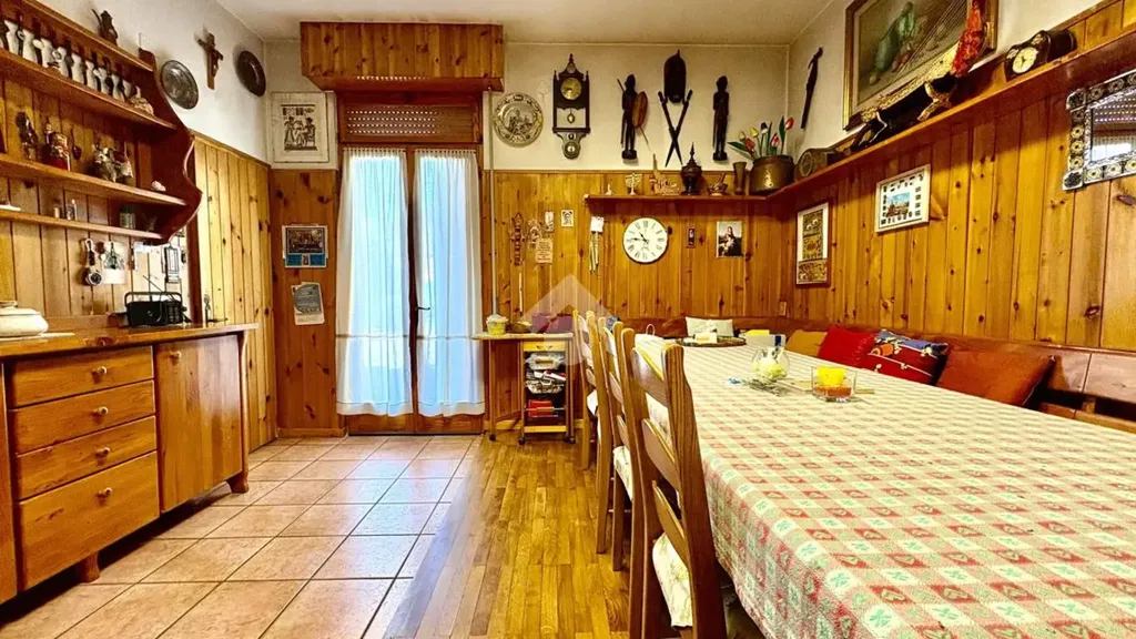 Salle à manger - Central Bifamily Villa with Terrace in Adro