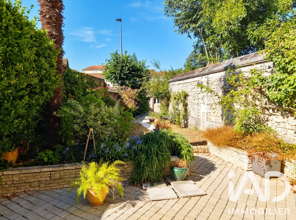 Giardino - Charming Townhouse with Art Deco Features in Cognac