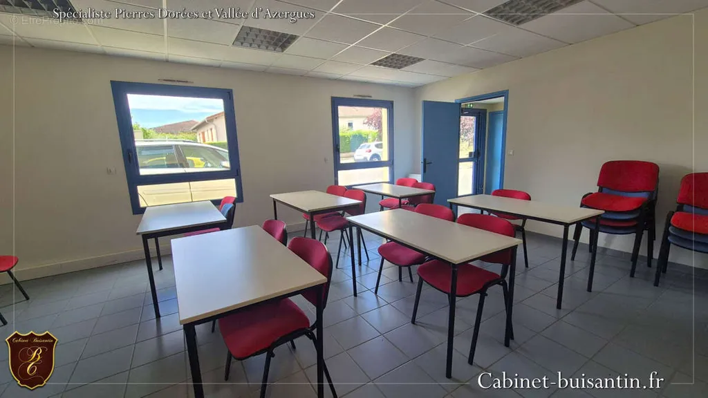 Studio - Office Building in Village Centre, Le Bois d'Oingt