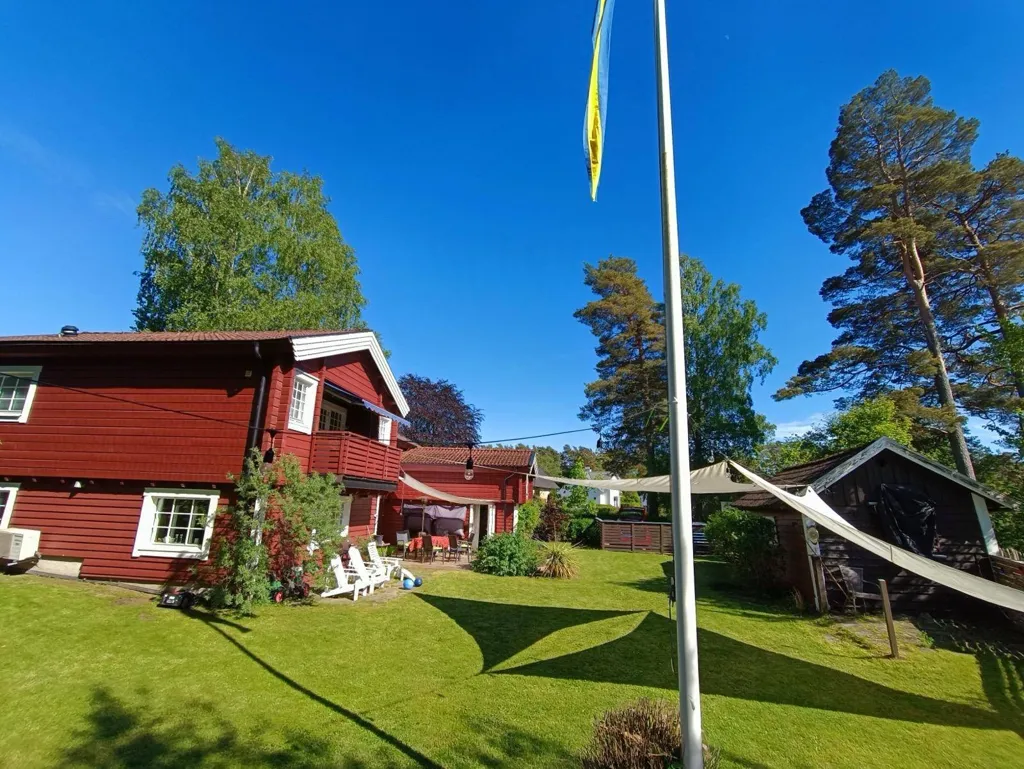 Jardin - Charming Two-Storey Villa with Lake View in Sandared