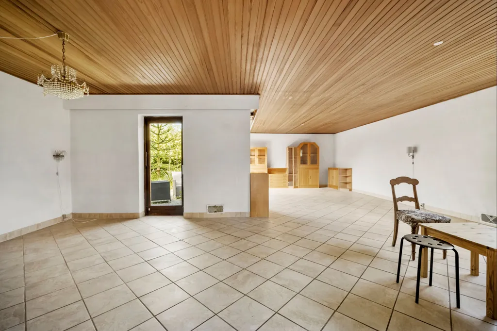 Elutuba - Large Villa for Modernisation in Albertslund
