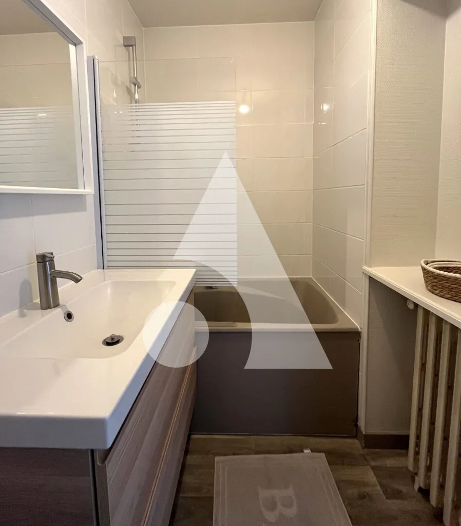 Salles de bain - Appartement avec Terrasse à Chalonnes Gare