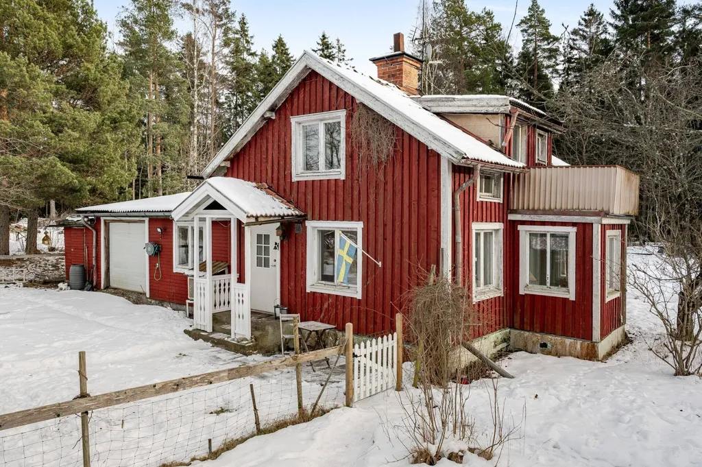 Exterior - Cottage with Guesthouse in Vingåker