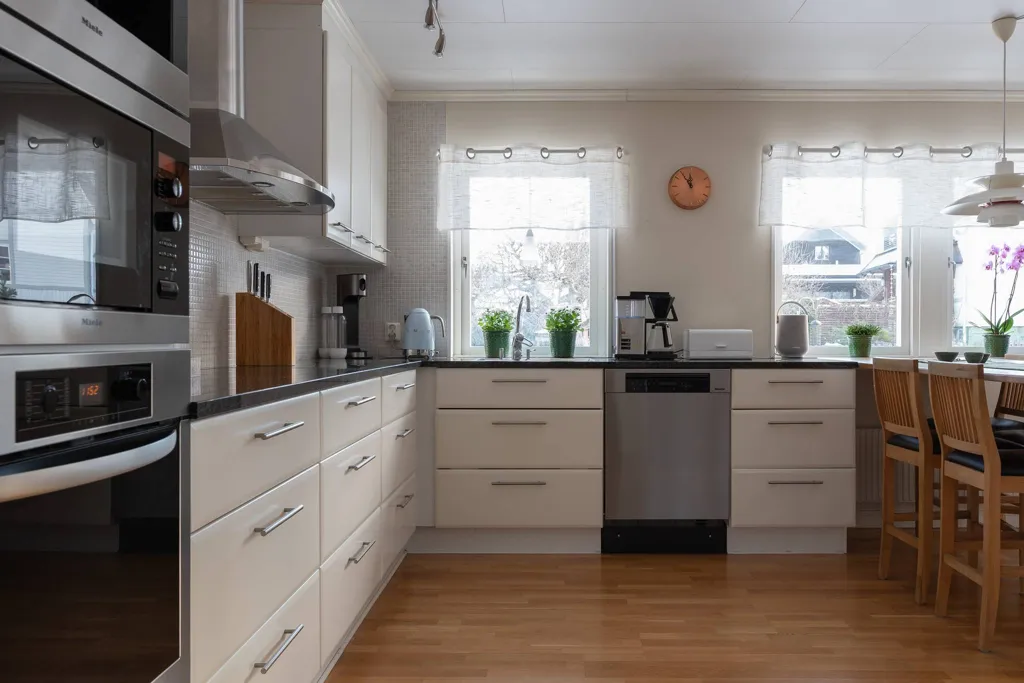 Cuisine - 1.5-Floor Villa with Garden in Västerås