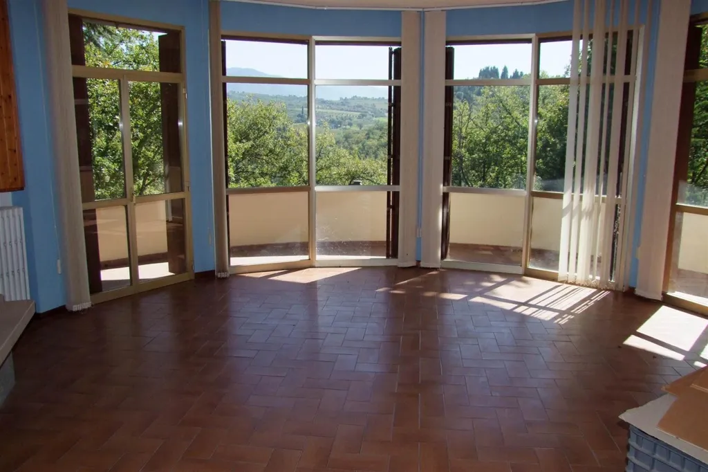 Soggiorno - Unique Round-Structured Villa in Pontassieve