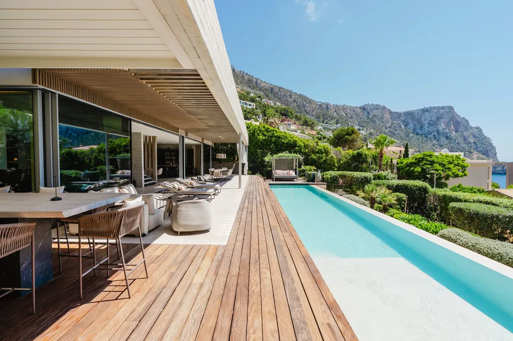 Bassein - Villa with Sea View and Infinity Pool in Cala Llamp