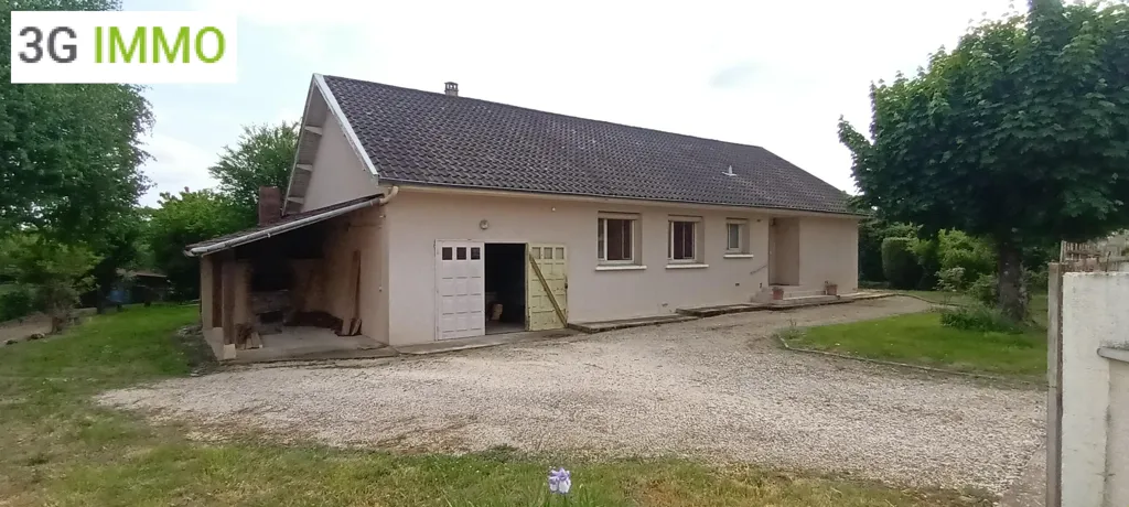 Exterior - 1970s House with Garage near Lyon