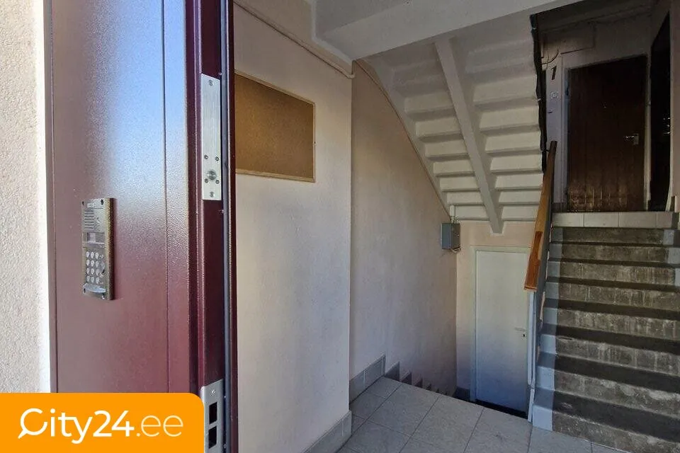 hallway_entrance