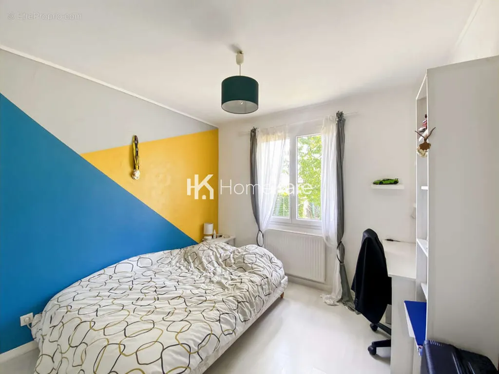 Chambres - Maison avec Piscine et Garage à Merville