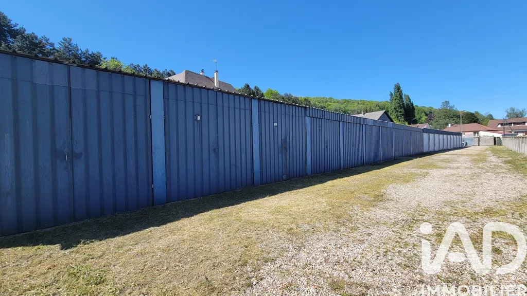 Jardin - Ensemble de Garages avec Terrain Clôturé à Le Houlme