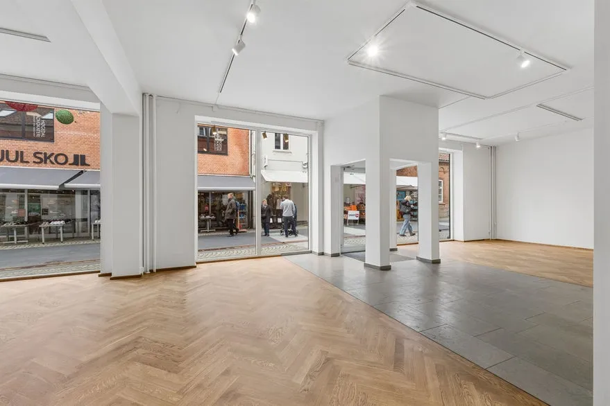 Pièces - Renovated Retail Space with Showroom in Skive