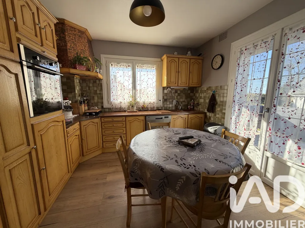 Cuisine - Maison Rénovée avec Terrasse Sud à Évellys