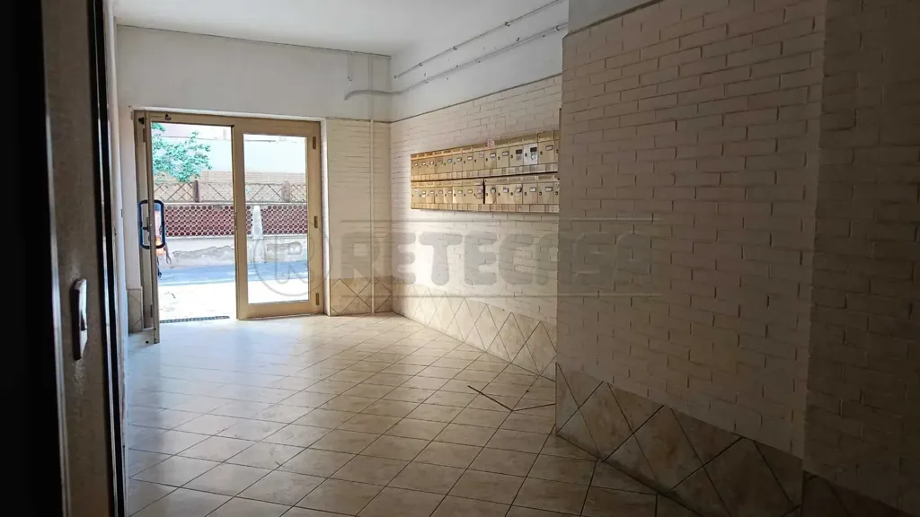 Entrée - Rear-Facing Apartment with Terrace in Ladispoli