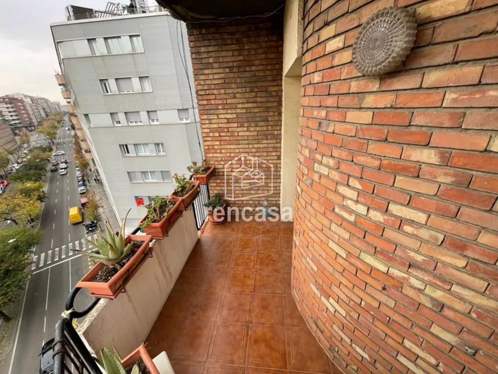 Rõdu - Spacious Flat with Balcony in Lleida Centre