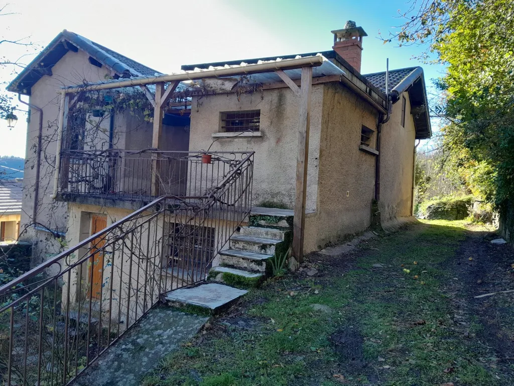 Välivaade - Rustic Hamlet House for Renovation in Ventalon