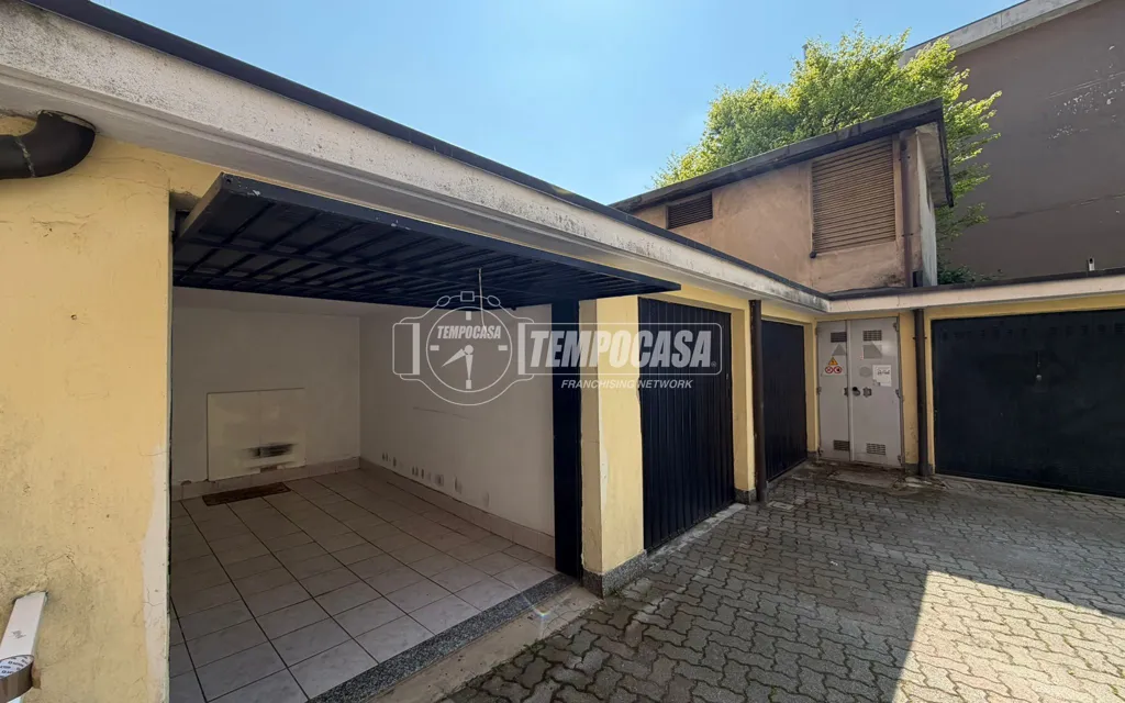 Garage - Central Parking Box in Bareggio
