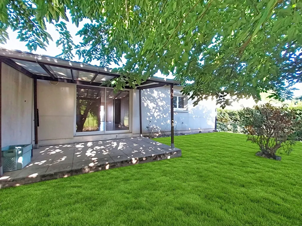 Aed - Contemporary House with Garden near Libourne