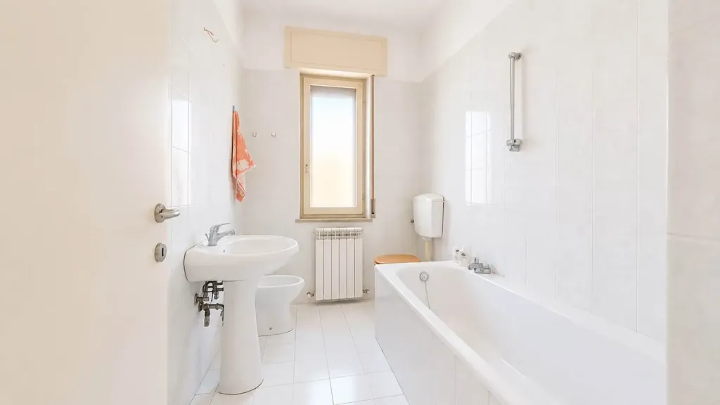 Salles de bain - Spacious Apartment to Modernise in Trieste