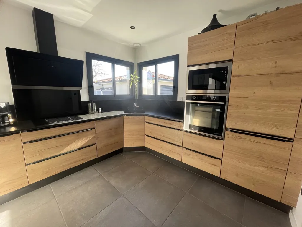 Cucina - Contemporary Villa with Pool in Villate