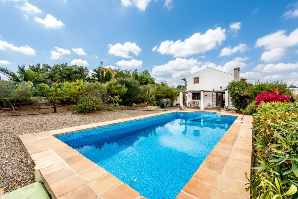 Pool - Feature-Rich Finca with Views in Coín