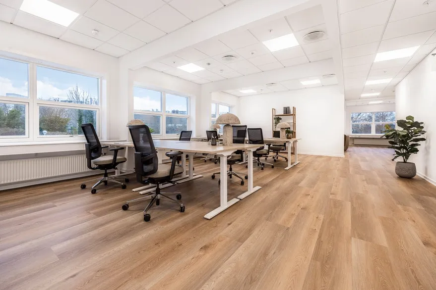 Bureau - Office Space with Storage in Green Area